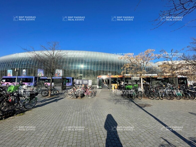 Office in Strasbourg for lease - Building Photo - Image 3 of 38