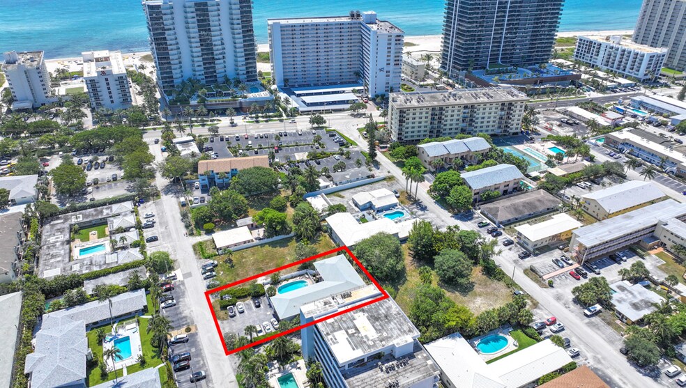 3226 NE 12th St, Pompano Beach, FL à vendre - Photo du bâtiment - Image 2 de 23