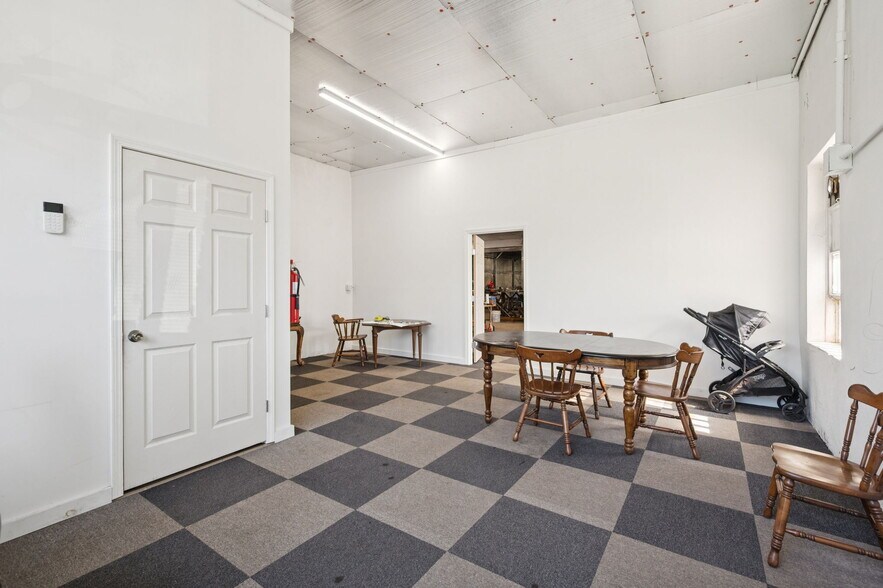 10058 E Wilson Rd, Independence, MO à vendre - Photo du bâtiment - Image 3 de 15