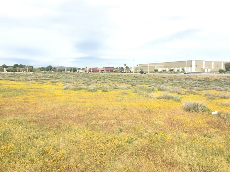 SWC Technology Dr. & Trade Center, Palmdale, CA à vendre - Photo principale - Image 1 de 4