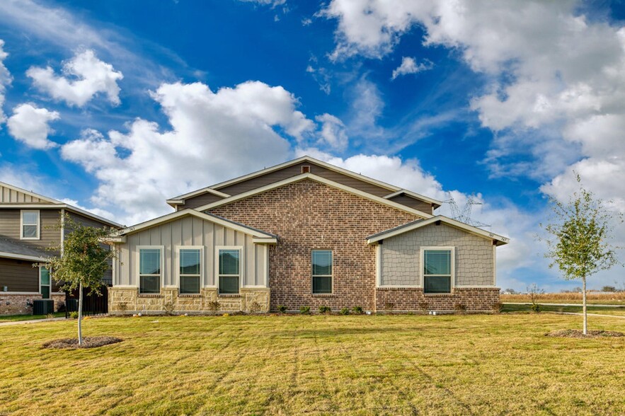 716-718-720-722 Fallow Dr, Venus, TX for sale - Building Photo - Image 2 of 15