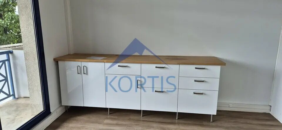 Office in Bron for lease - Building Photo - Image 1 of 7