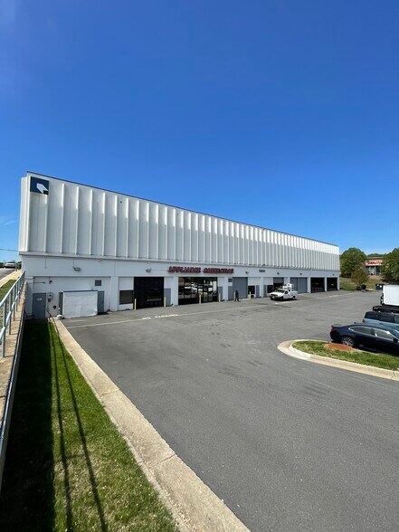 13851 Telegraph Rd, Woodbridge, VA à louer - Photo du bâtiment - Image 3 de 3