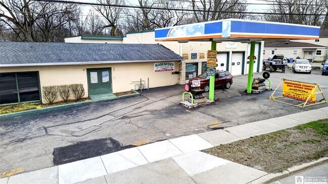 Plus de détails pour 80 Water St, Fredonia, NY - Commerce de détail à vendre