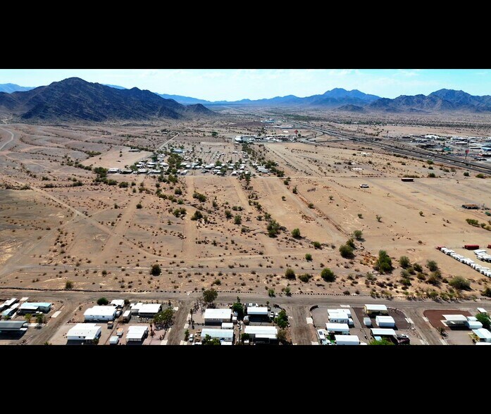 1055 W Kuehn St, Quartzsite, AZ à vendre - Vidéo sur l’inscription commerciale - Image 2 de 8