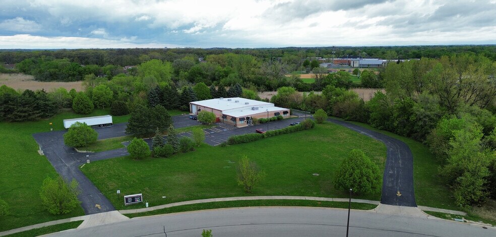 230 Roma Jean Pky, Streamwood, IL à vendre - Photo du bâtiment - Image 2 de 4