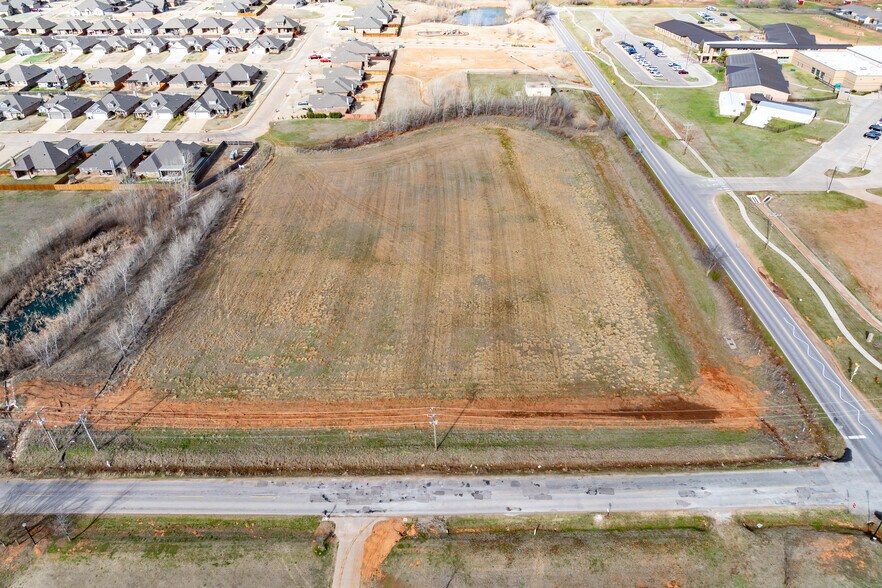 SW 59th & County Line Road, Mustang, OK à vendre - Photo du bâtiment - Image 3 de 9