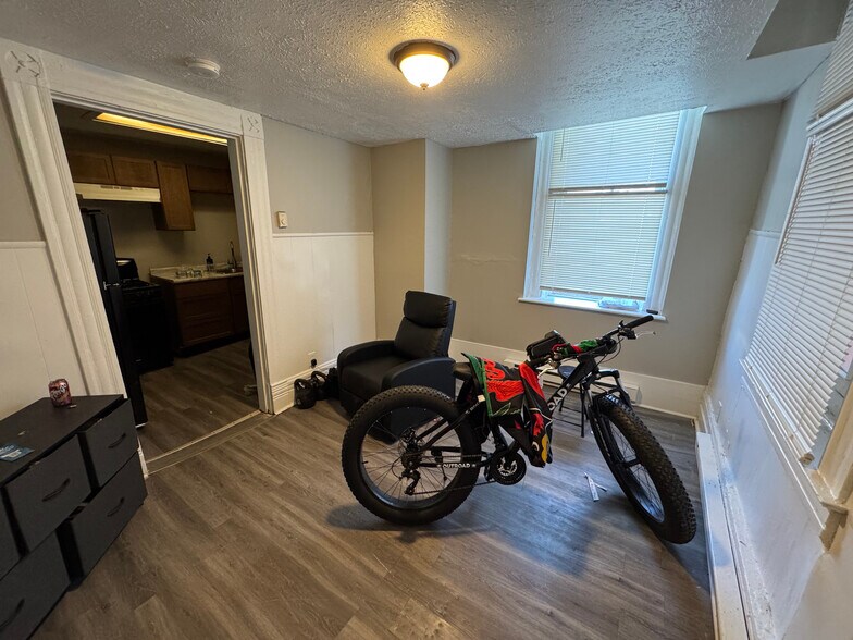 2245 W Jefferson St, Louisville, KY à vendre - Photo du bâtiment - Image 3 de 14