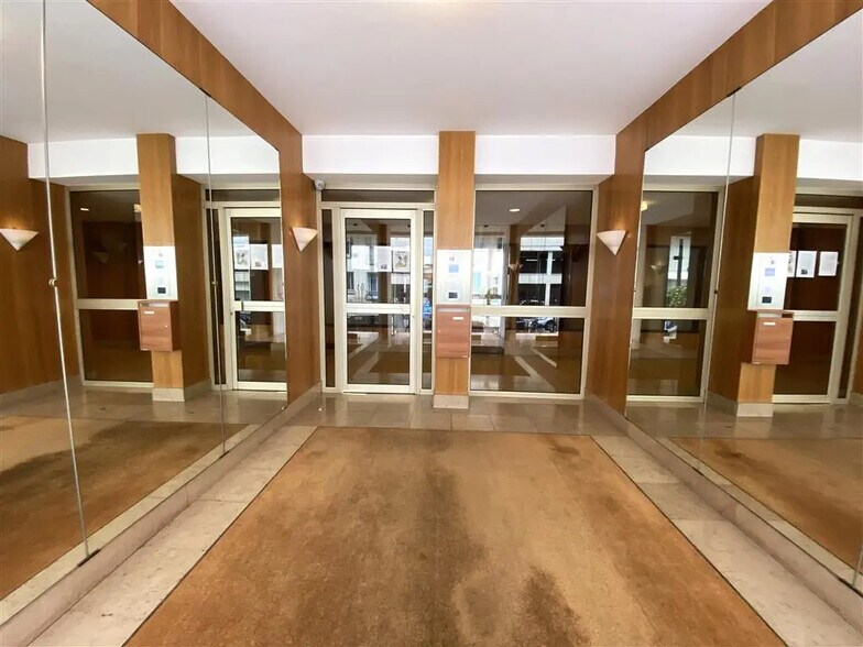 Office in Paris for sale - Building Photo - Image 3 of 6