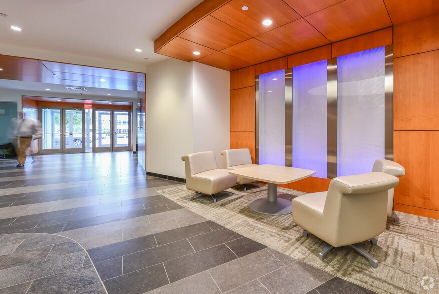 78 Blanchard Rd, Burlington, MA à louer - Hall d’entrée - Image 2 de 12