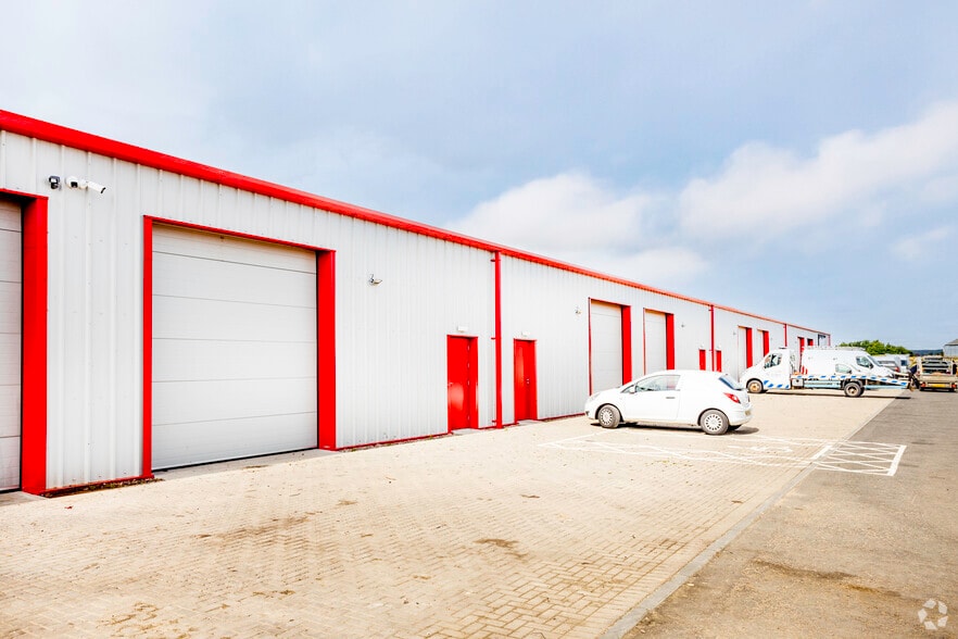 Tower Pl, Elgin for lease - Building Photo - Image 1 of 8