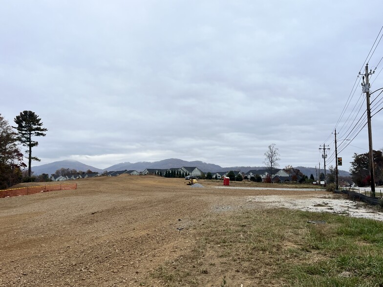 3042 Hendersonville Rd, Fletcher, NC à louer - Photo de construction - Image 3 de 5