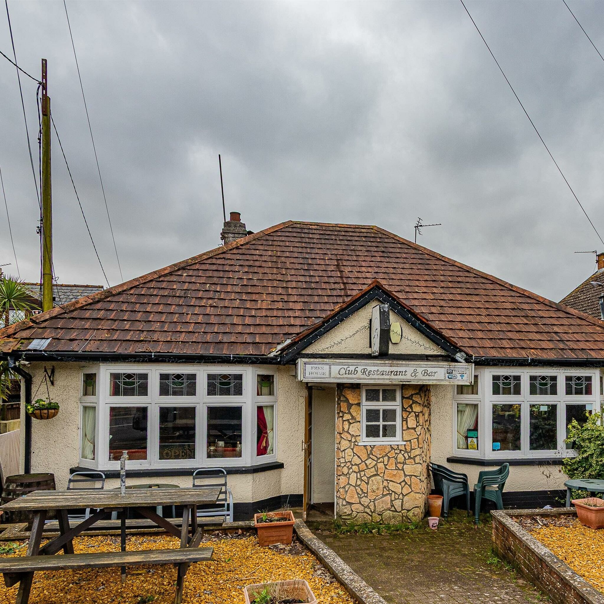 90 South Rd, Penarth for lease Primary Photo- Image 1 of 5