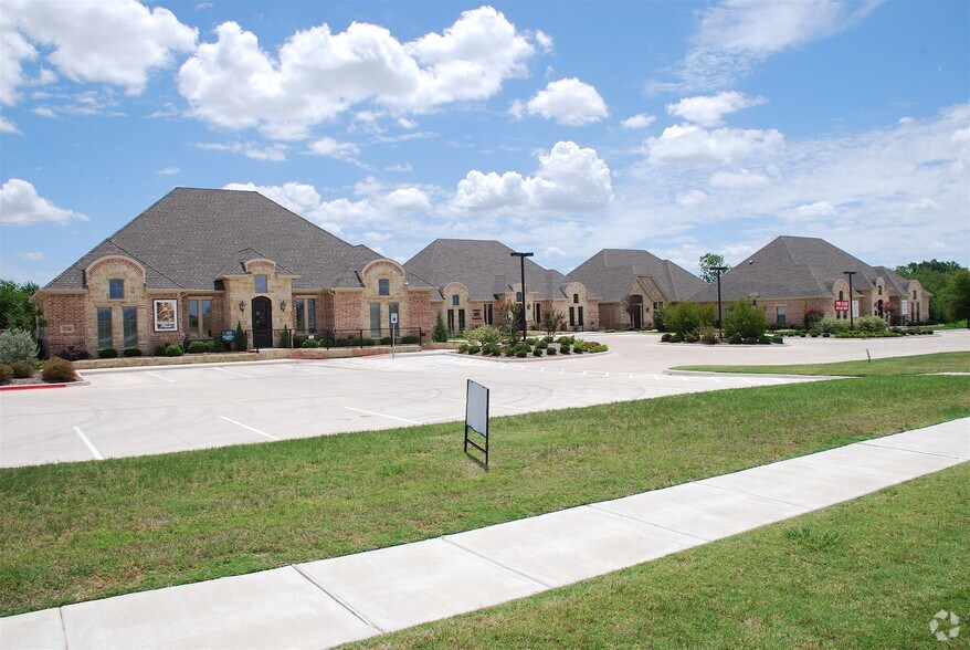 5748 Boat Club Rd, Fort Worth, TX à vendre - Photo du bâtiment - Image 1 de 30