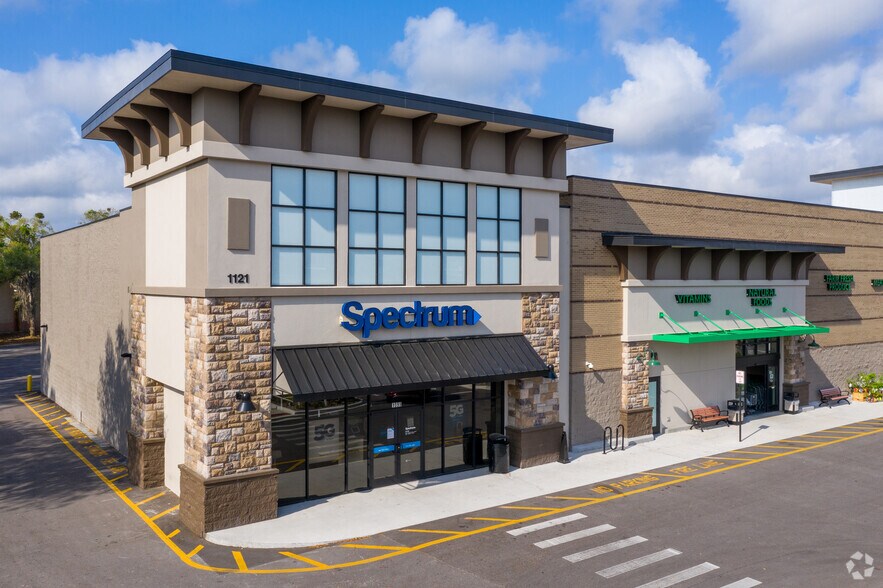 1121 Alafaya Trl, Oviedo, FL à louer - Photo du bâtiment - Image 2 de 8