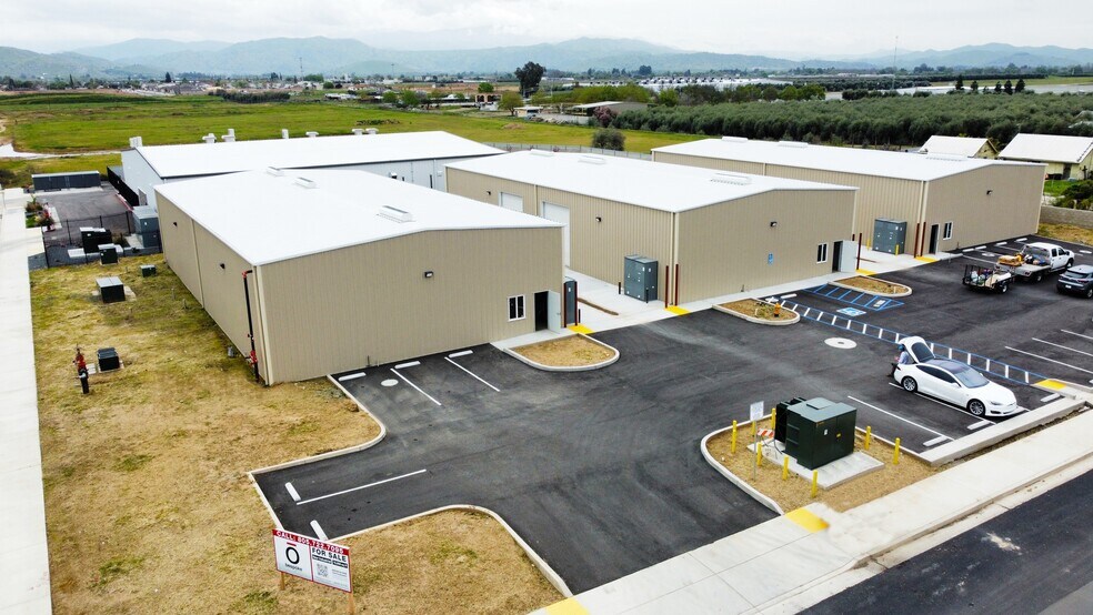 136 S Blair Rd, Woodlake, CA à vendre - Photo du bâtiment - Image 3 de 21