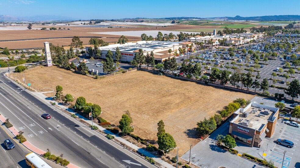 1090 Betteravia Rd, Santa Maria, CA à louer - Photo du bâtiment - Image 1 de 7