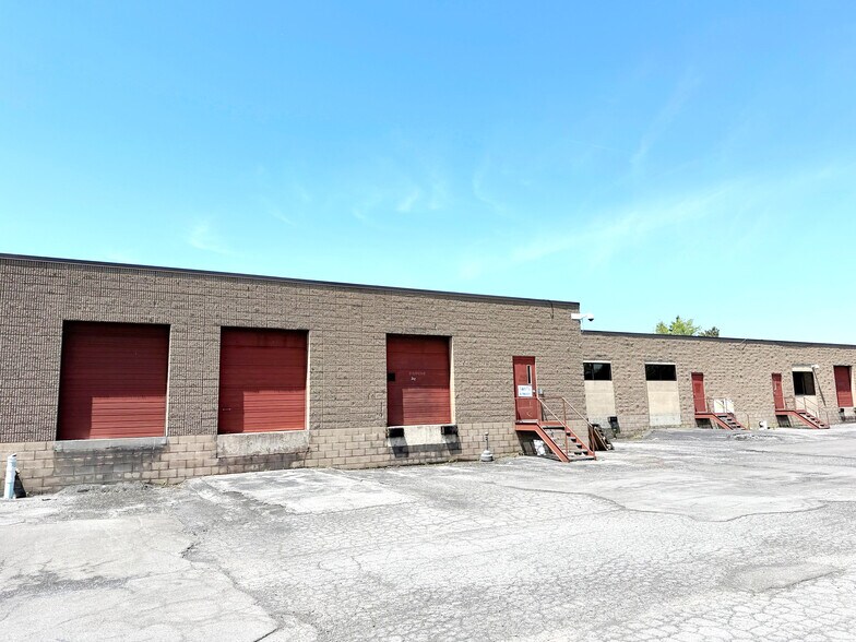 6075 E Molloy Rd, Mattydale, NY à louer - Photo du bâtiment - Image 3 de 11