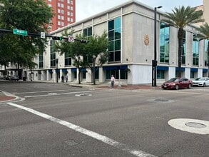 1 W Adams St, Jacksonville, FL à louer Photo du bâtiment- Image 1 de 17