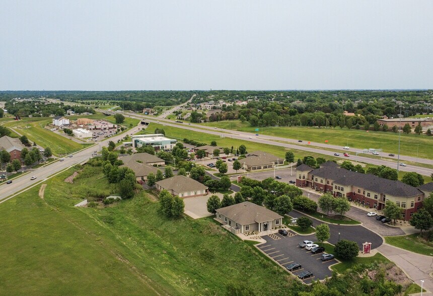 5024-5032 S Bur Oak Pl, Sioux Falls, SD à louer - Photo du bâtiment - Image 3 de 9