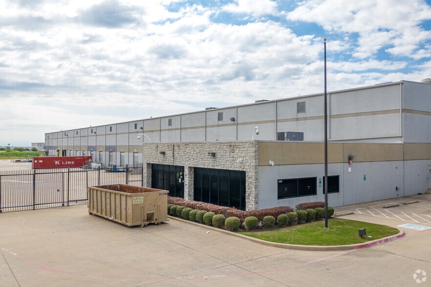 6601 Will Rogers Blvd, Fort Worth, TX for lease - Building Photo - Image 2 of 9
