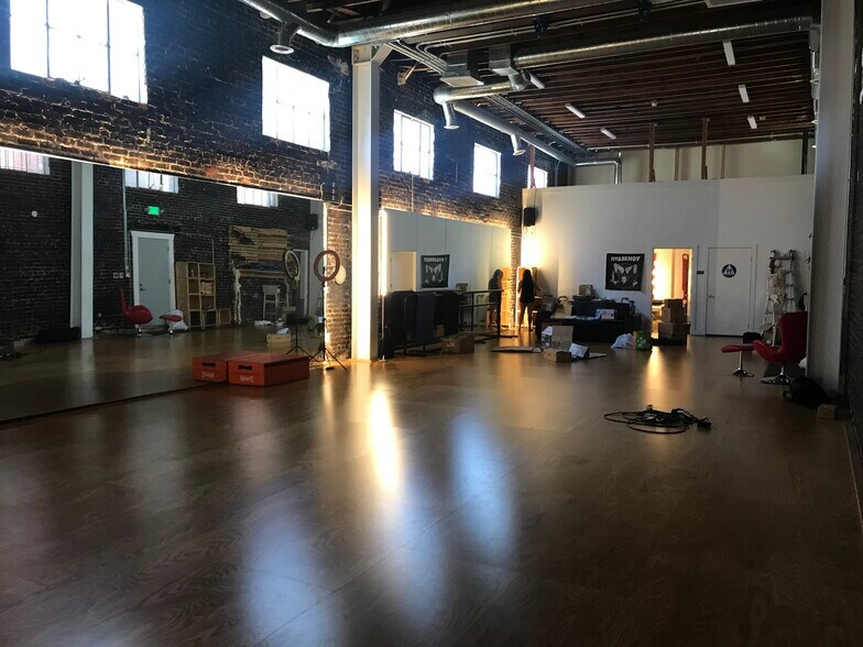 2861 W Avenue 35, Glassell Park, CA à louer - Photo du bâtiment - Image 3 de 4