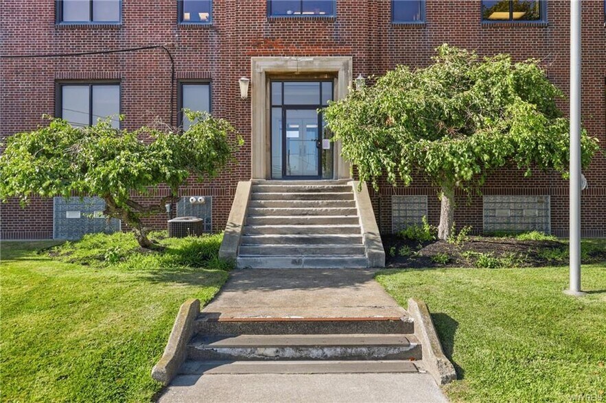 2558 Hamburg Tpke, Buffalo, NY à vendre - Photo du bâtiment - Image 3 de 22