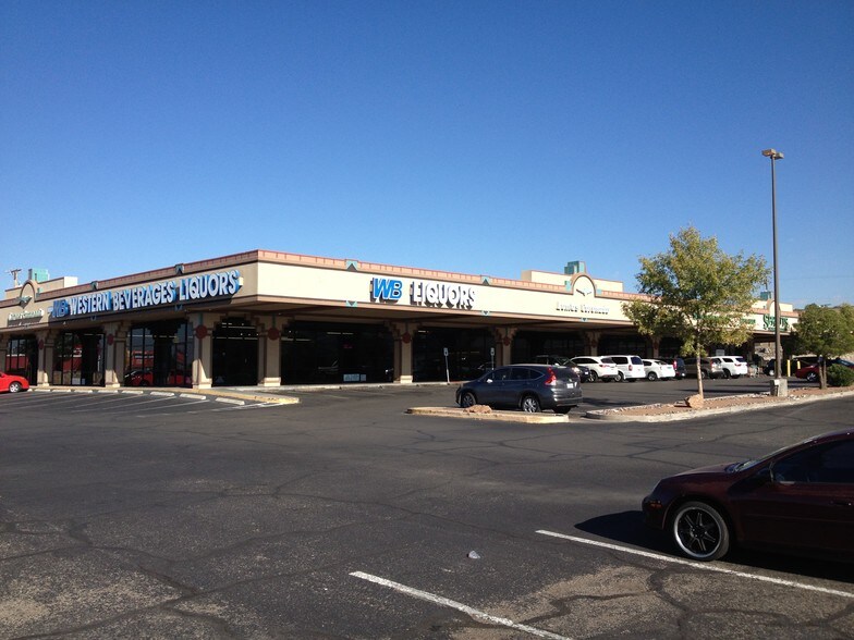 6100 N Mesa St, El Paso, TX à louer - Photo du bâtiment - Image 1 de 4