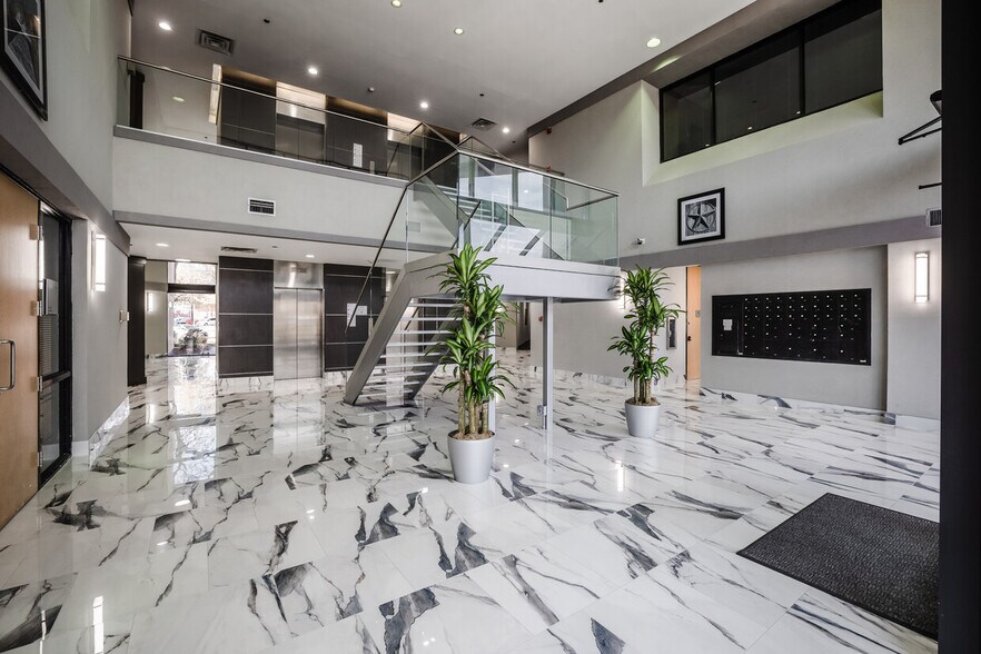 2201 N Collins St, Arlington, TX à louer - Photo intérieure - Image 3 de 17