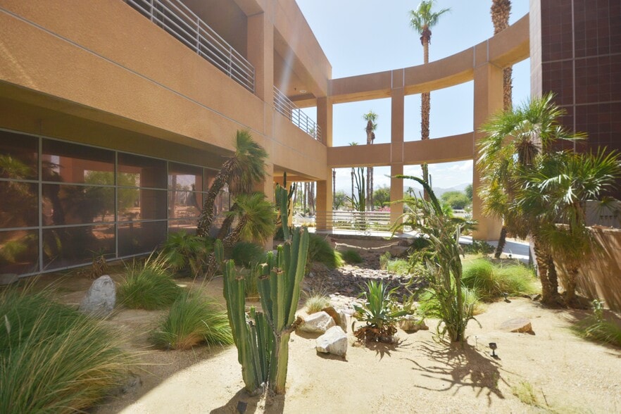 750 N Gene Autry Trl, Palm Springs, CA for lease - Building Photo - Image 2 of 28