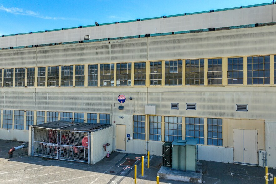 1190 W Tower Ave, Alameda, CA à louer - Photo du bâtiment - Image 3 de 6