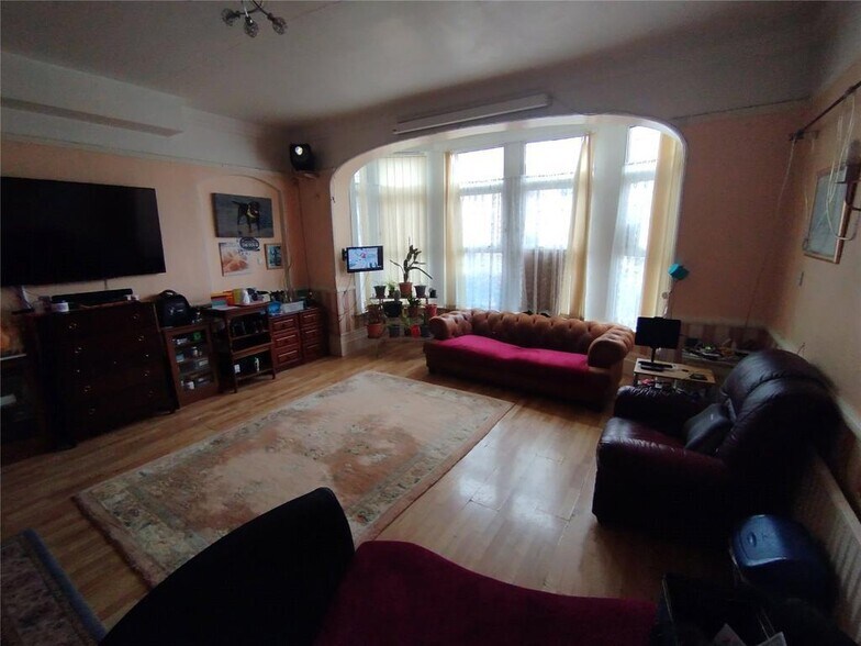 4 Grosvenor Rd, Westcliff On Sea à vendre - Photo du bâtiment - Image 3 de 21