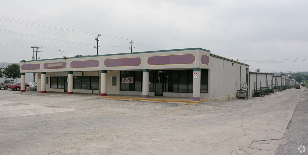 8318 Jones Maltsberger Rd, San Antonio, TX à louer - Photo du bâtiment - Image 3 de 3