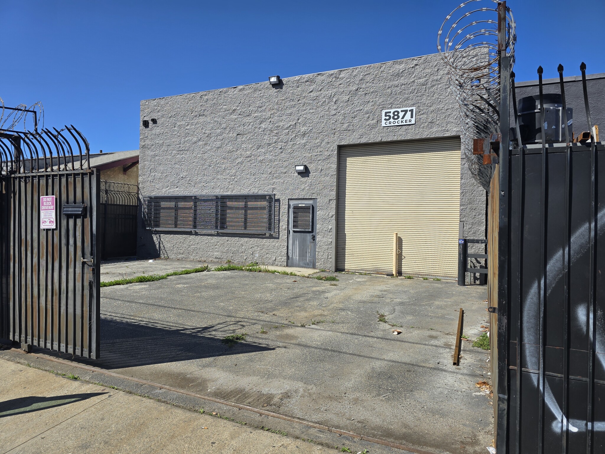 5871 Crocker St, Los Angeles, CA for sale Primary Photo- Image 1 of 3