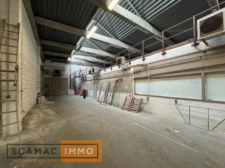 Flex in Moissy-Cramayel for lease - Interior Photo - Image 3 of 10