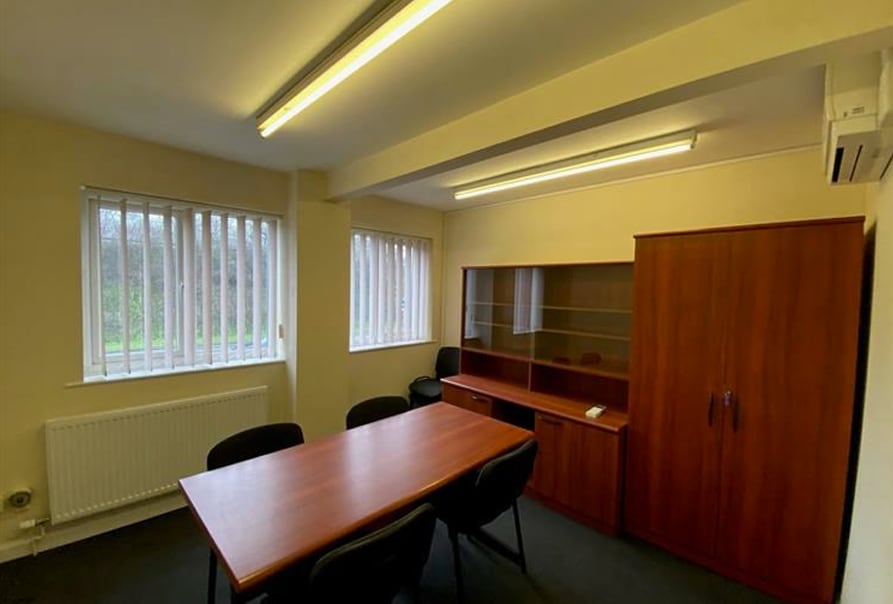 Hull Rd, Hull for lease Interior Photo- Image 1 of 3
