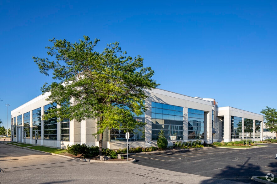5205 Satellite Dr, Mississauga, ON à vendre - Photo du bâtiment - Image 1 de 15