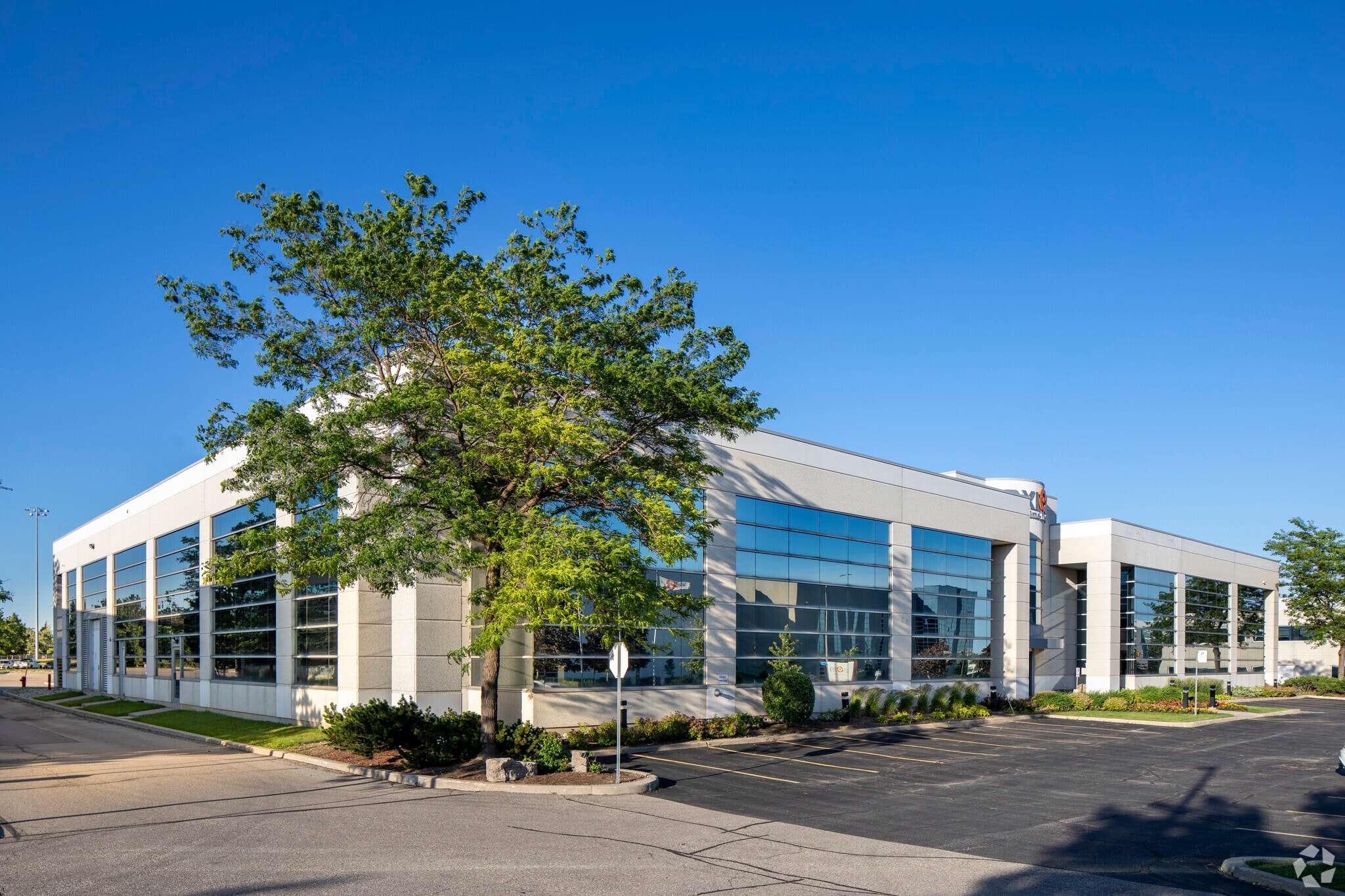 5205 Satellite Dr, Mississauga, ON à vendre Photo du bâtiment- Image 1 de 16