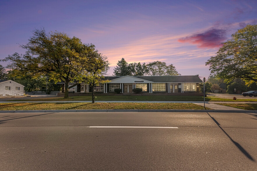 29906-29940 Orchard Lake Rd, Farmington Hills, MI for lease - Building Photo - Image 3 of 26