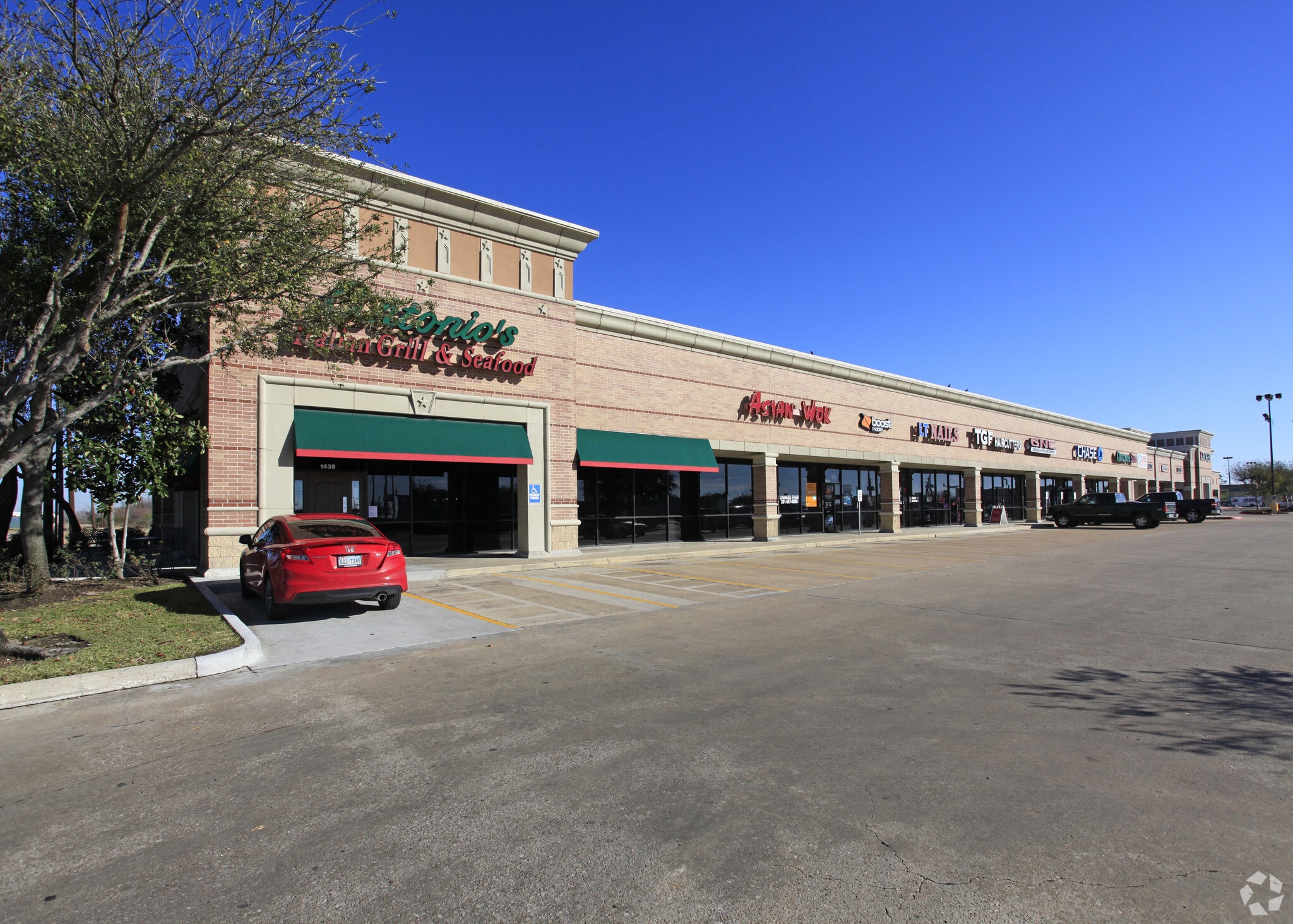 1400-1438 W Fairmont Pky, La Porte, TX for lease Primary Photo- Image 1 of 16