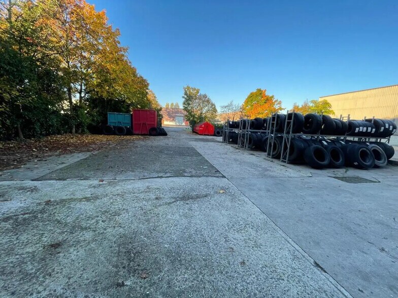 Flex dans SAINT-OUEN-L'AUMONE à louer - Photo du bâtiment - Image 1 de 1