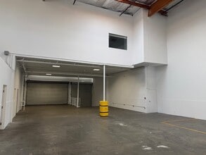 8701 Bellanca Ave, Los Angeles, CA à louer Photo intérieure- Image 2 de 4