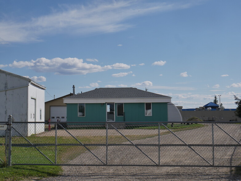 4411 49 Ave, Rocky Mountain House, AB à vendre - Photo du bâtiment - Image 1 de 26