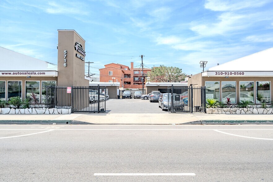 5716 W Manchester Ave, Los Angeles, CA à vendre - Photo du bâtiment - Image 3 de 22