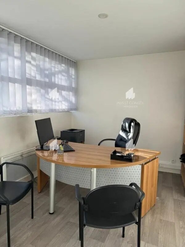 Office in Taverny for lease Interior Photo- Image 1 of 6