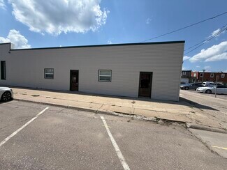 Plus de détails pour 918 Iowa Ave, Onawa, IA - Bureau à louer
