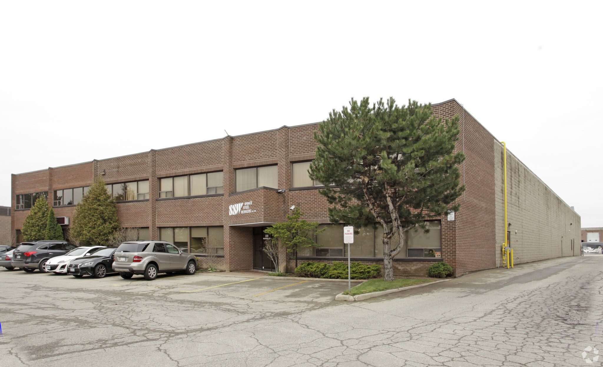 229 Wilkinson Rd, Brampton, ON for lease Primary Photo- Image 1 of 3