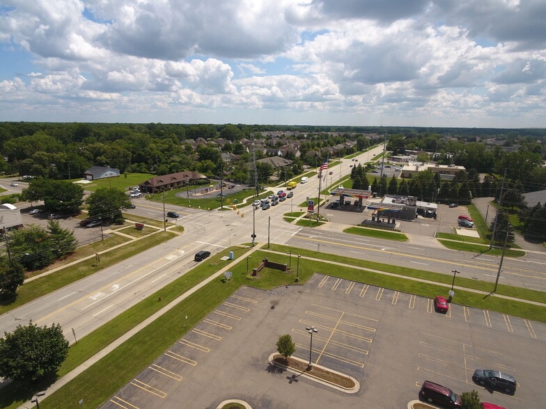 8811-8899 Newburgh Rd, Livonia, MI for lease - Building Photo - Image 3 of 8