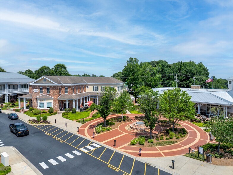 8430 Rea Rd, Charlotte, NC à louer - Photo du bâtiment - Image 3 de 11
