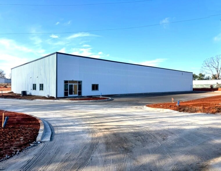 117 Standing Springs Rd, Greenville, SC for lease - Building Photo - Image 2 of 4